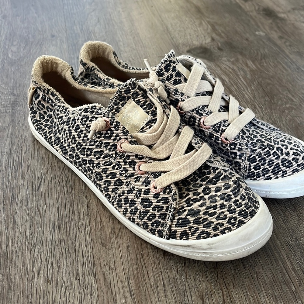 Roxy cheetah print sneakers